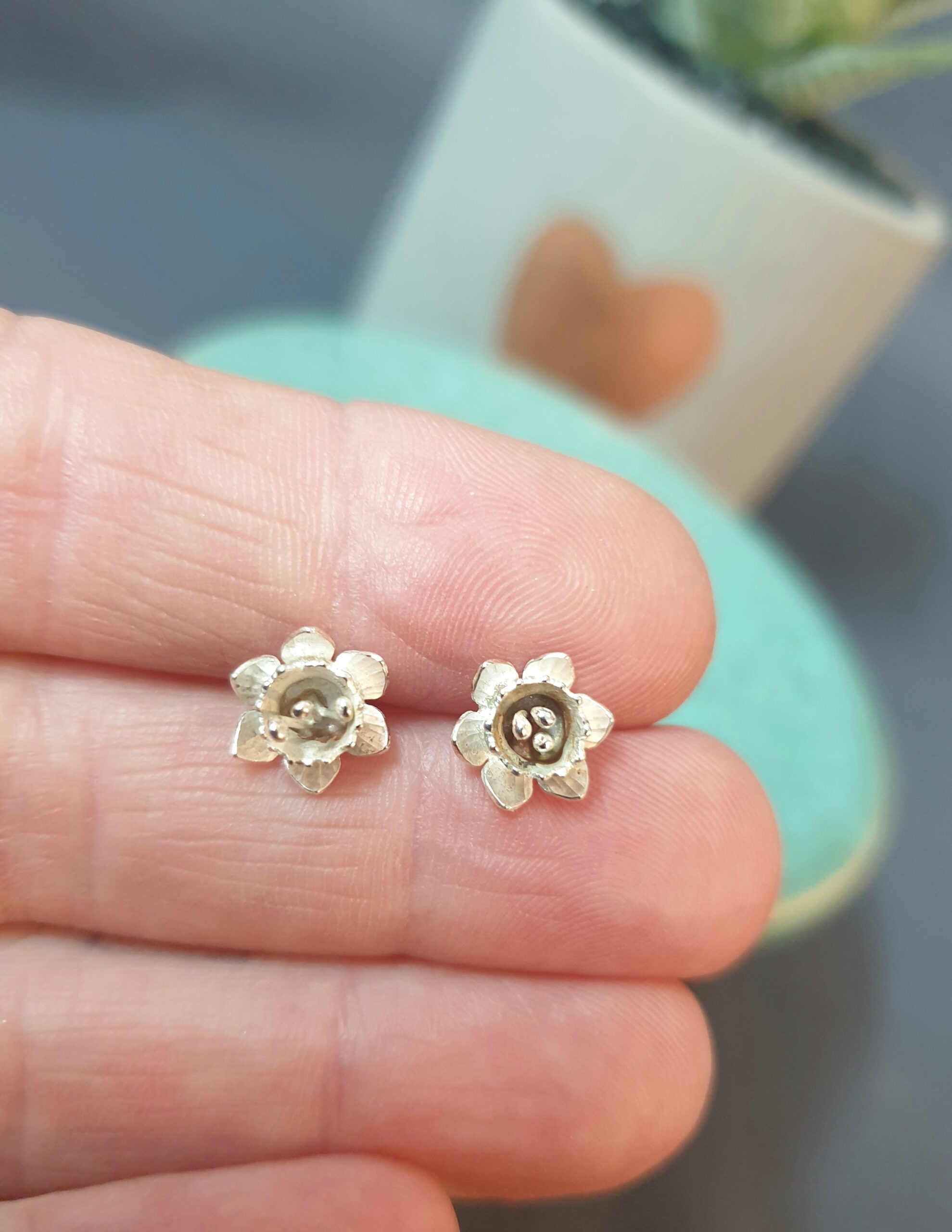 Daffodil Stud Earrings - Image 3