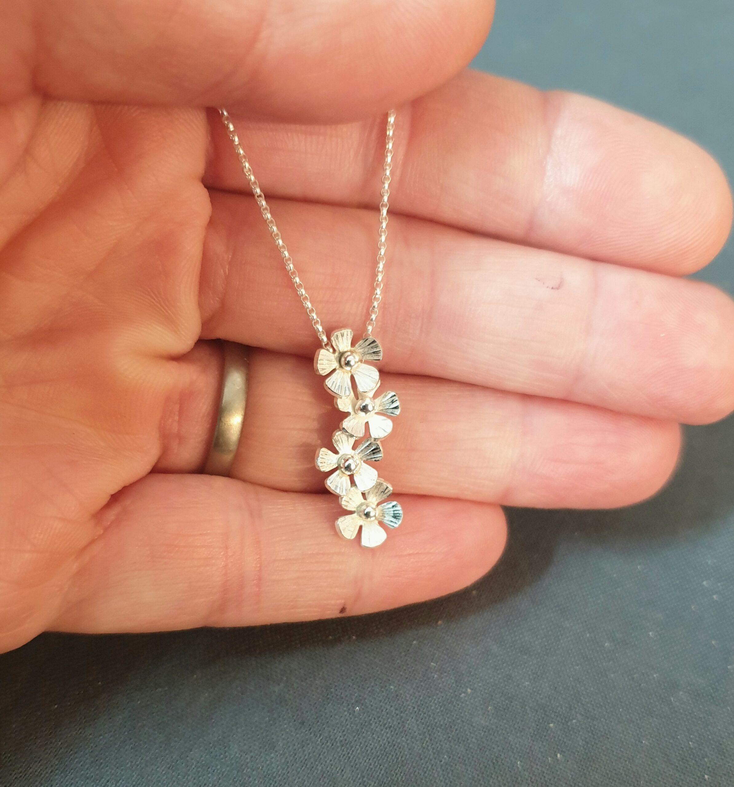 Floral Daisy Necklace - Image 3