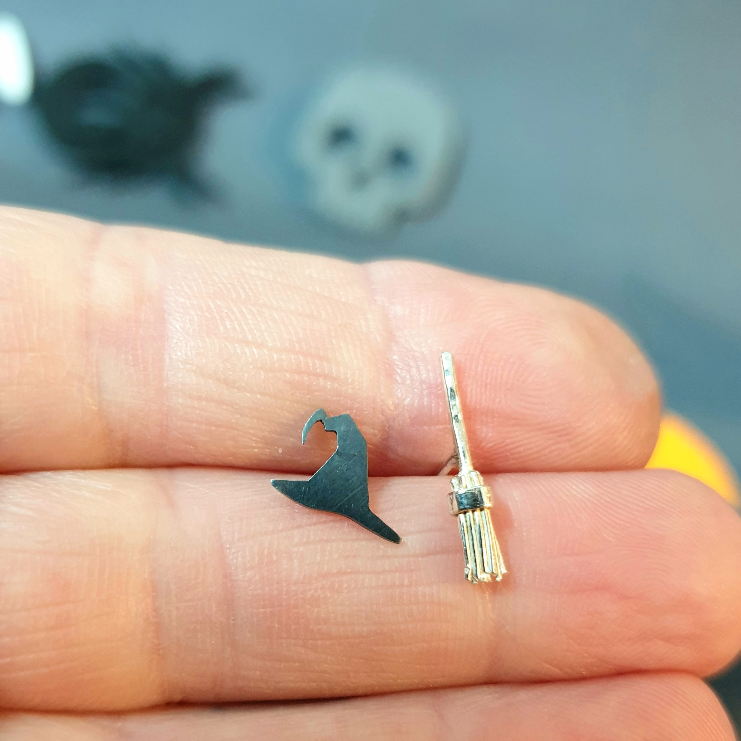 Halloween Witches Hat & Broomstick Studs - Image 4